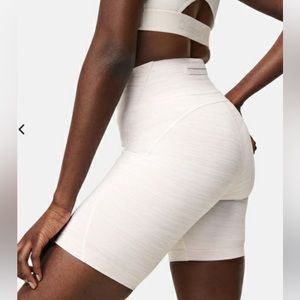 Outdoor Voices Women's Cream Shorts